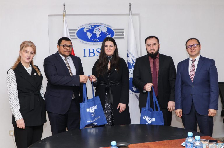 Secretary of Saudi Arabia Embassy visits IBSU