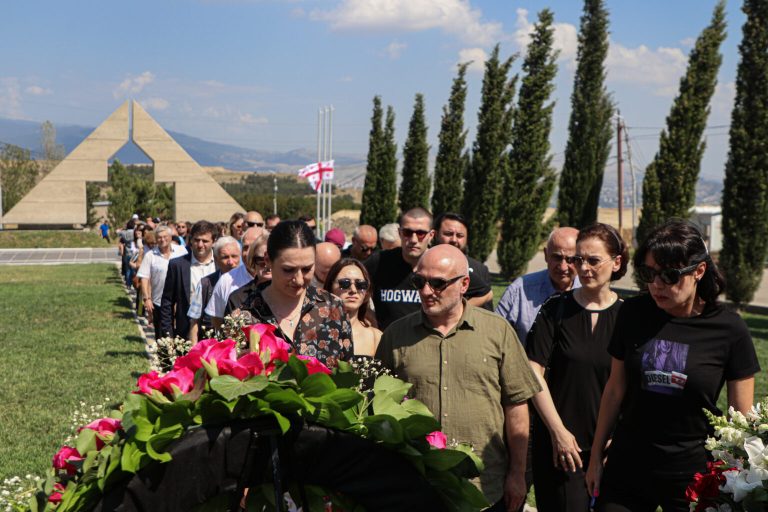 IBSU Rector paid homage to fallen heroes on 2008 War anniversary