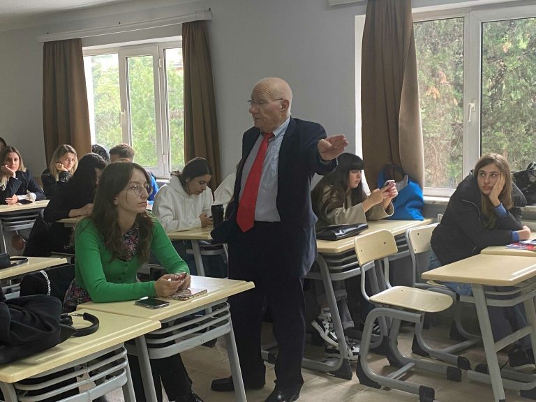 American professor Robert E. McKenzie visited IBSU