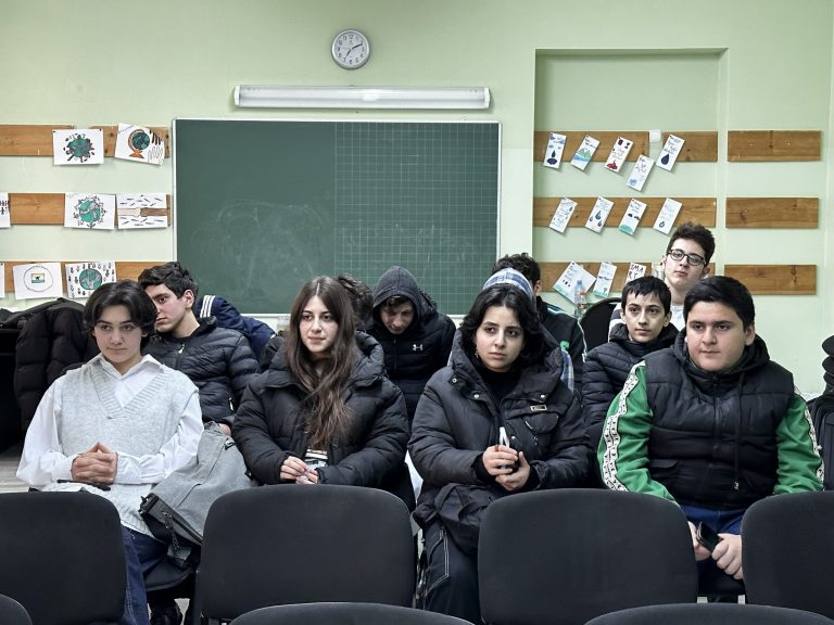 IBSU-ს მარკეტერები საჯარო სკოლის მოსწავლეებს შეხვდნენ