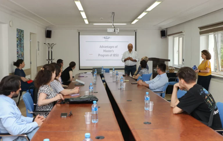 Dean of IBSU Business School met with students