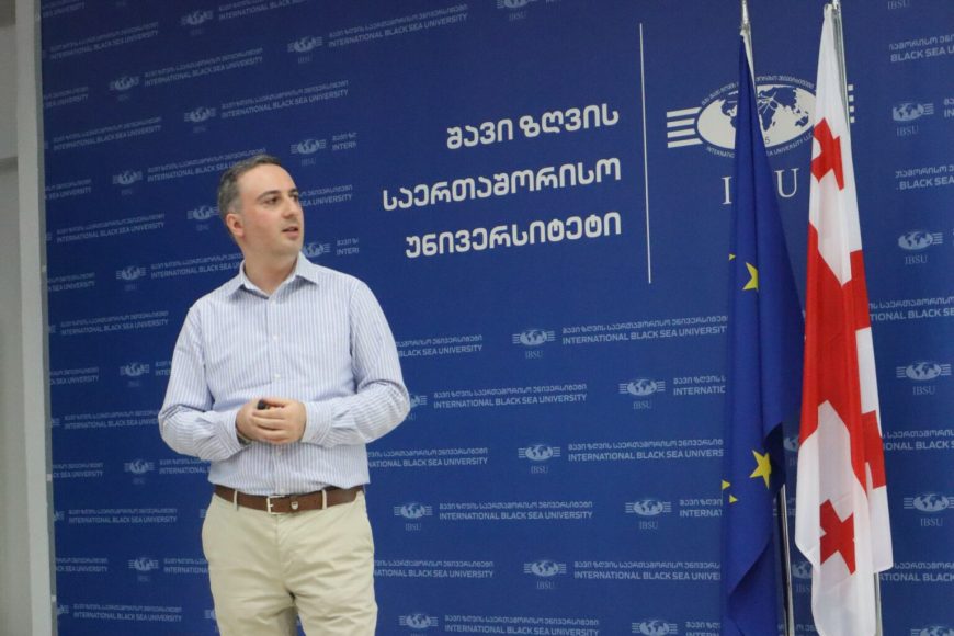 IBSU-ს ბიზნესის სკოლამ აკადემიურ პერსონალთან საორიენტაციო შეხვედრა გამართა