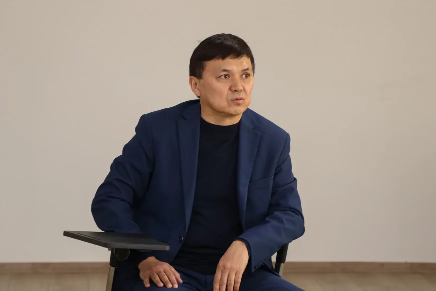 Kazakhstan’s Counsellor met with Kazakh students at IBSU