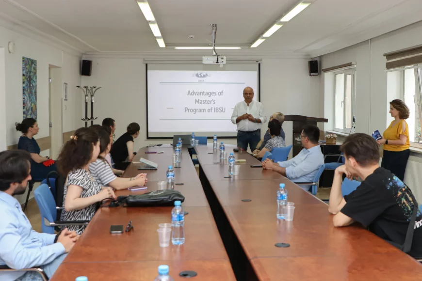 Dean of IBSU Business School met with students