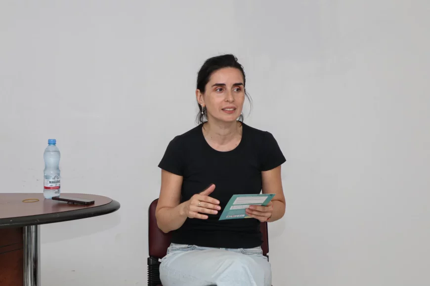 U.S. Embassy Education and Vocational Programs Coordinator Meets Students