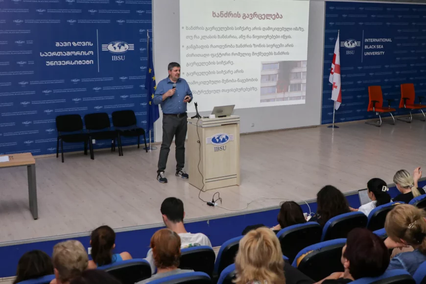 შრომის უსაფრთხოების ტრენინგი ადმინისტრაციის თანამშრომლებისთვის