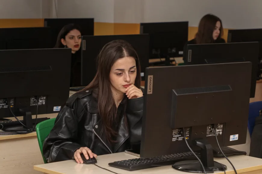 Training on scientific bases for 4th year English Philology students