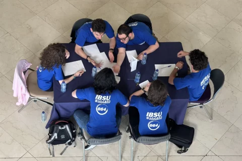 (Geo) IBSU-ს სტუდენტები დებატებისა და ინტელექტუალური თამაშის ტურნირზე