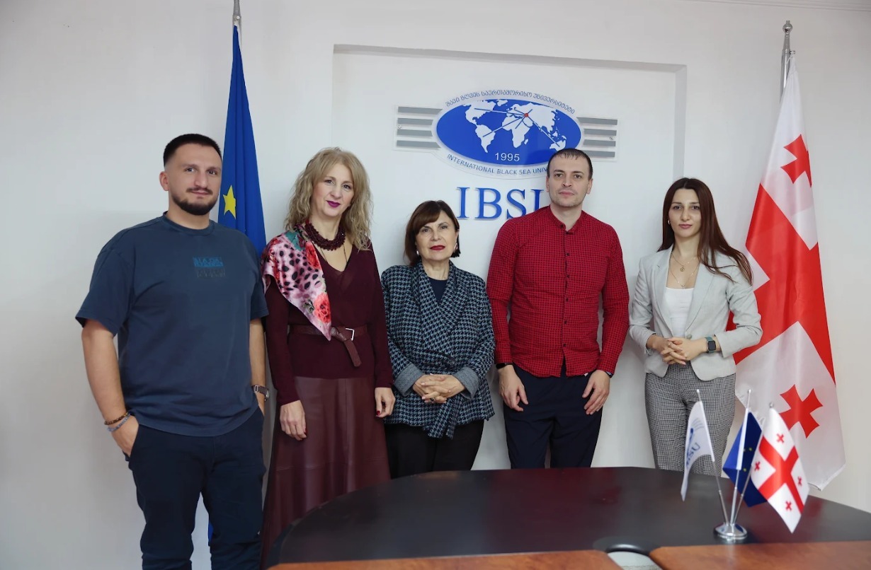 An official visit of Professor Gaetano Perrone from the University of Pisa was held at IBSU.