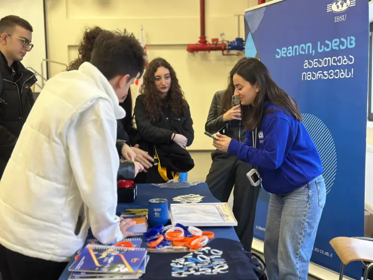 IBSU გივი ზალდასტანიშვილის სახელობის ამერიკულ აკადემიაში გამართულ უნივერსიტეტების გამოფენაზე